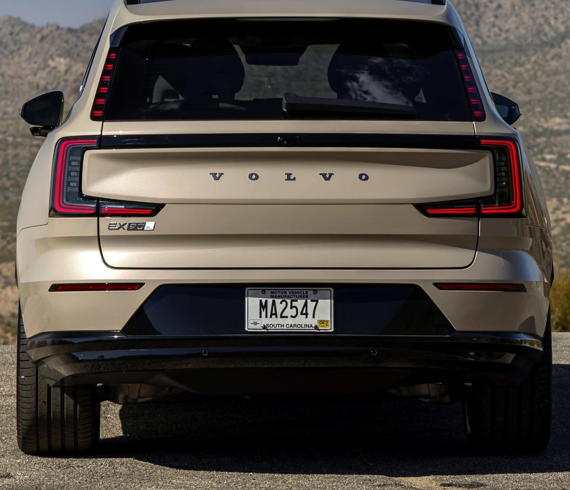 Recall: Don’t Use Your Volvo EX90 Power Tailgate